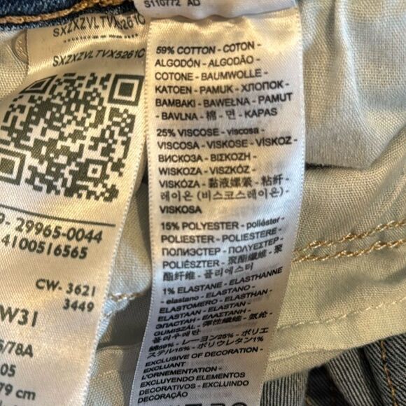 Levi’s Women’s Mid Length Shorts Size 31 Waist - Picture 5 of 8